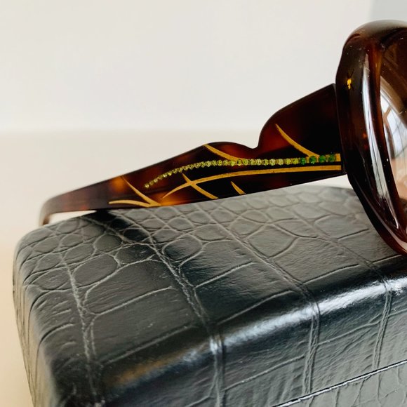 JUDITH LEIBER TORTOISESHELL SUNGLASSES WITH CRYSTALS WITH CASE main image 6